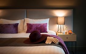 East Hotel And Apartments