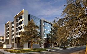 East Hotel And Apartments